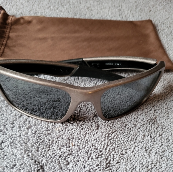 Oakley - Picture 5 of 5